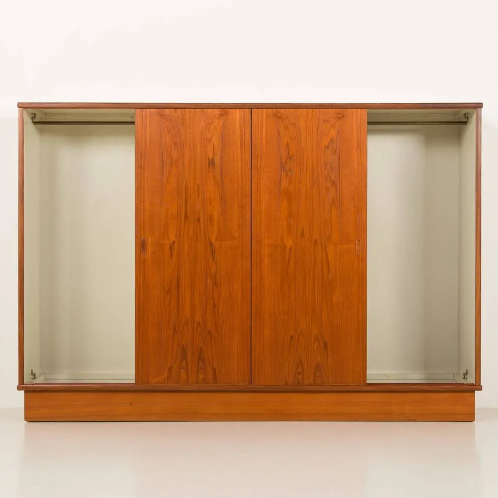 Armoire en teck danoise grande des années 1960.