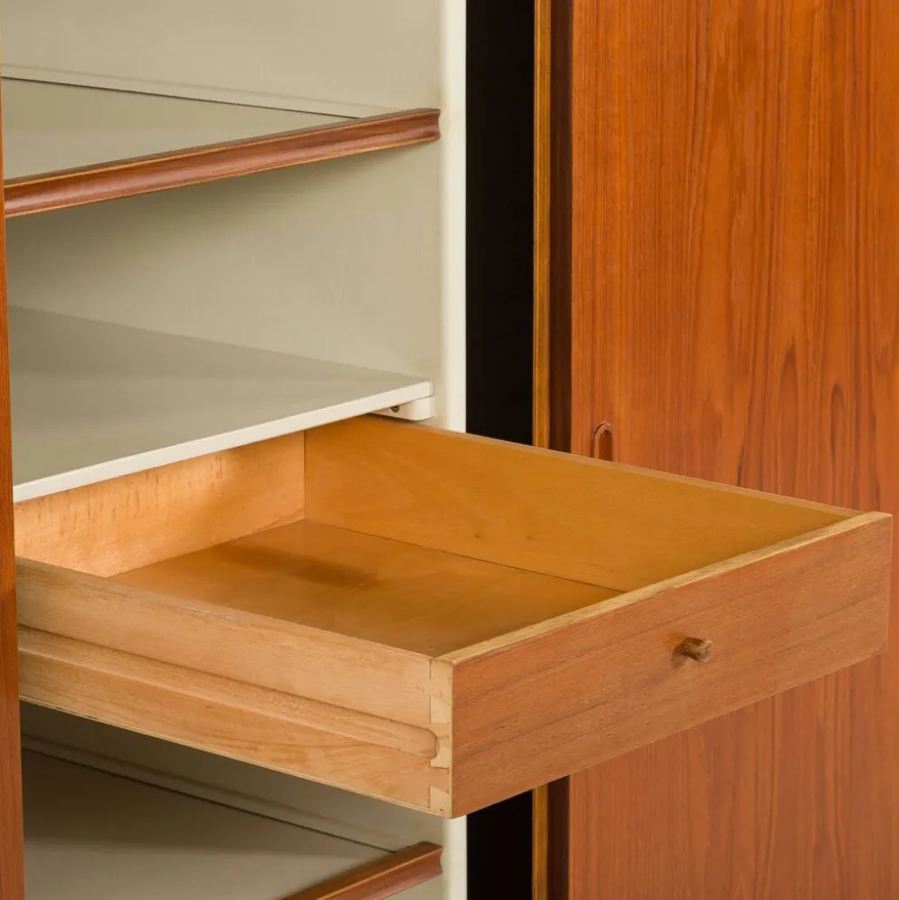 Armoire en teck danoise grande des années 1960.
