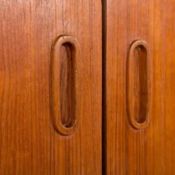 Armoire en teck danoise grande des années 1960.