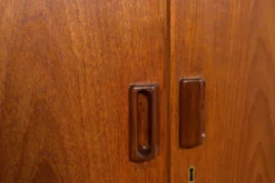 Armoire en teck du milieu du siècle par Børge Mogensen pour Søborg Møbelfabrik, Danemark, années 1960.