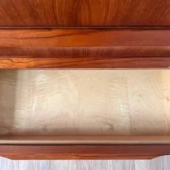 Armoire en teck scandinave