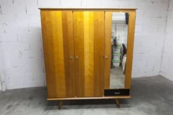 Armoire Française pieds compas 3 portes 1 miroir 27*130 et 1 t