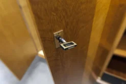 Armoire Française pieds compas 3 portes 1 miroir 27*130 et 1 t
