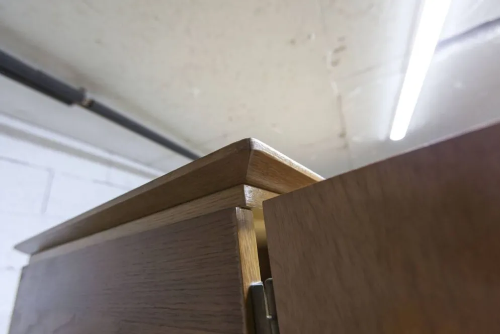 Armoire Française pieds compas 3 portes 1 miroir 27*130 et 1 t