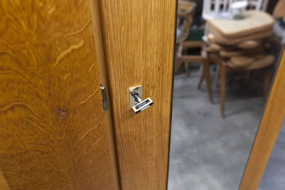 Armoire Française pieds compas 3 portes 1 miroir 27*130 et 1 t