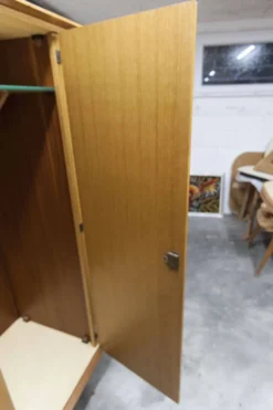 Armoire Française pieds compas 3 portes 1 miroir 27*130 et 1 t
