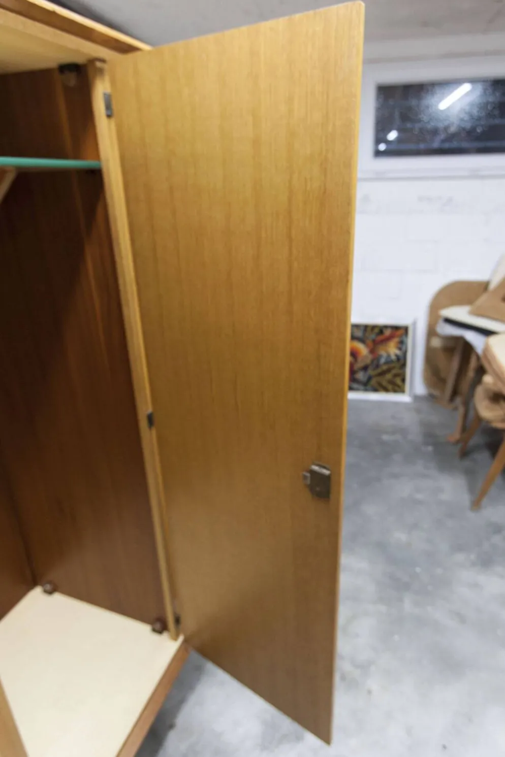 Armoire Française pieds compas 3 portes 1 miroir 27*130 et 1 t