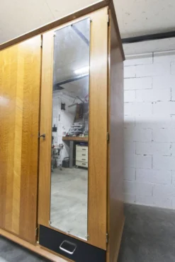 Armoire Française pieds compas 3 portes 1 miroir 27*130 et 1 t