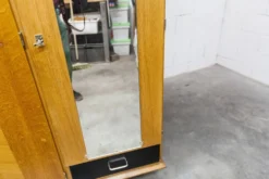 Armoire Française pieds compas 3 portes 1 miroir 27*130 et 1 t