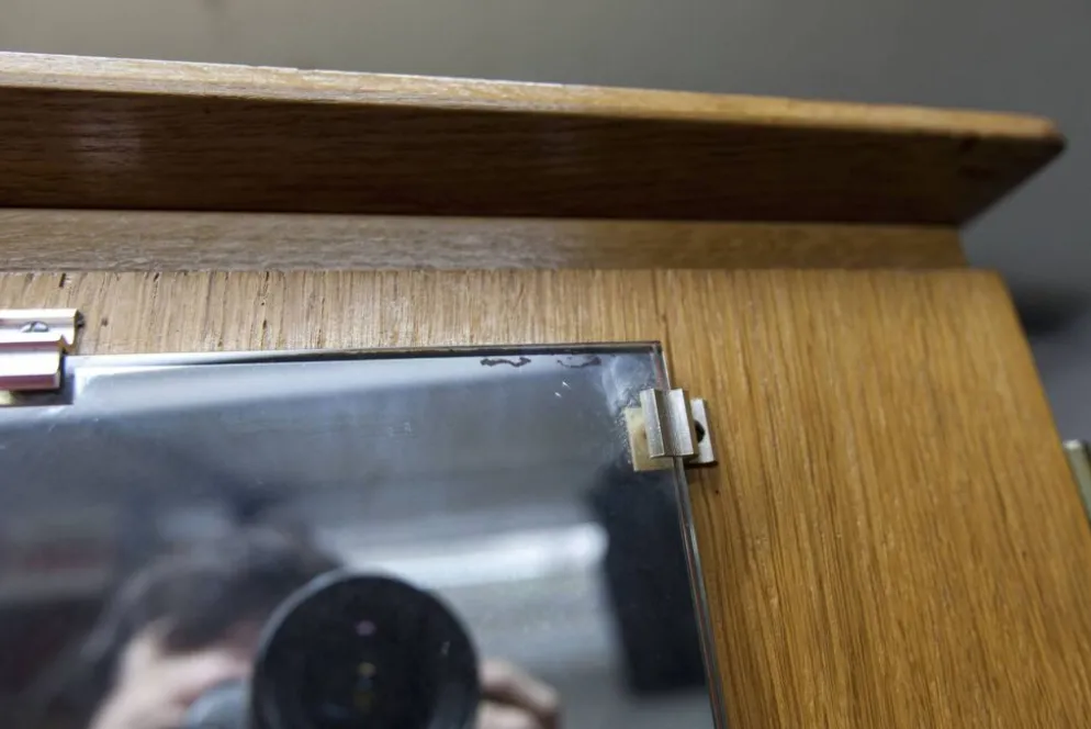 Armoire Française pieds compas 3 portes 1 miroir 27*130 et 1 t