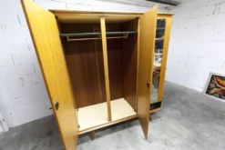 Armoire Française pieds compas 3 portes 1 miroir 27*130 et 1 t