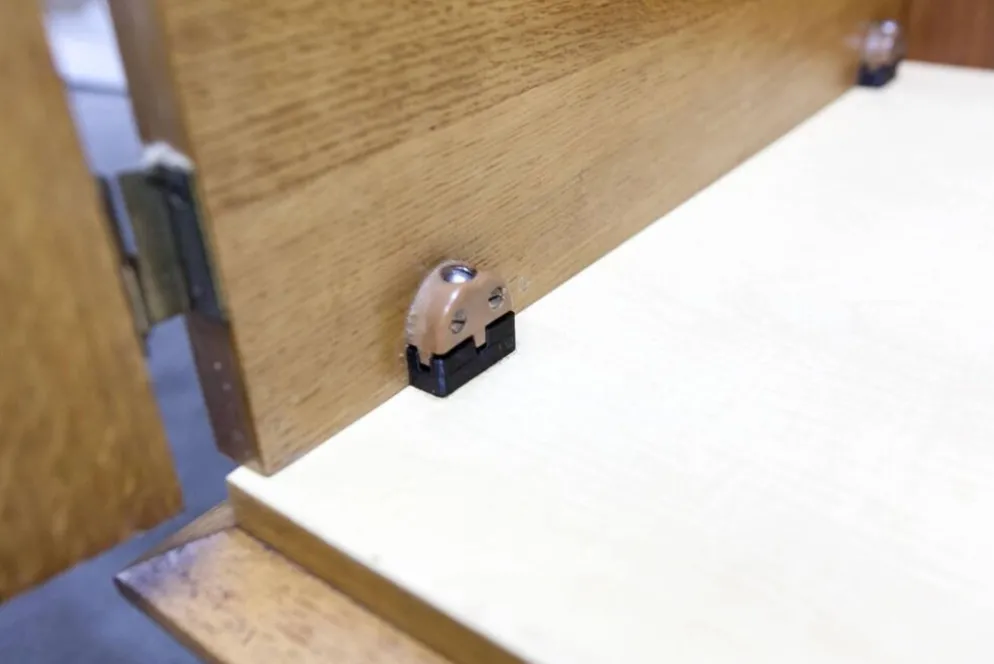 Armoire Française pieds compas 3 portes 1 miroir 27*130 et 1 t