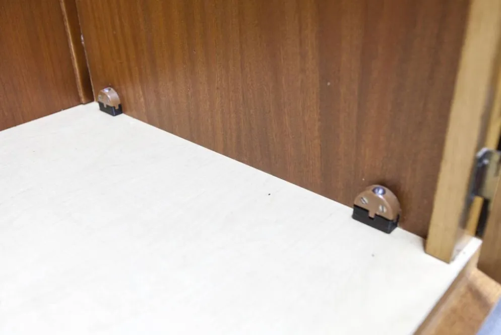 Armoire Française pieds compas 3 portes 1 miroir 27*130 et 1 t