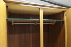 Armoire Française pieds compas 3 portes 1 miroir 27*130 et 1 t