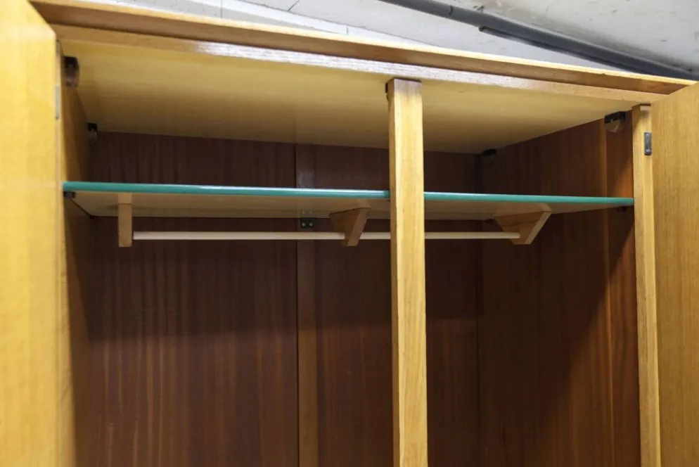 Armoire Française pieds compas 3 portes 1 miroir 27*130 et 1 t