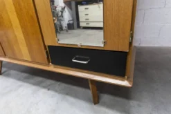 Armoire Française pieds compas 3 portes 1 miroir 27*130 et 1 t