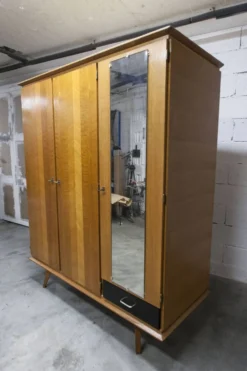 Armoire Française pieds compas 3 portes 1 miroir 27*130 et 1 t