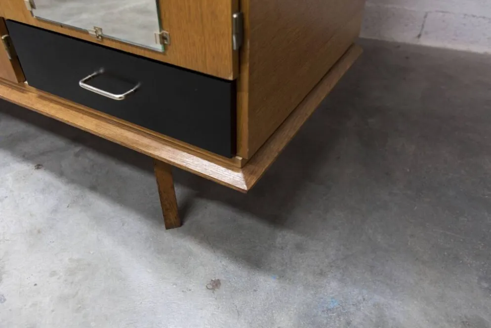 Armoire Française pieds compas 3 portes 1 miroir 27*130 et 1 t