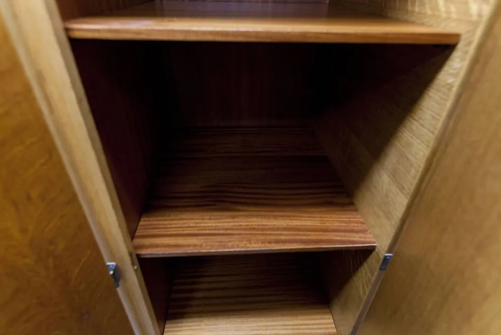 Armoire Française pieds compas 3 portes 1 miroir 27*130 et 1 t