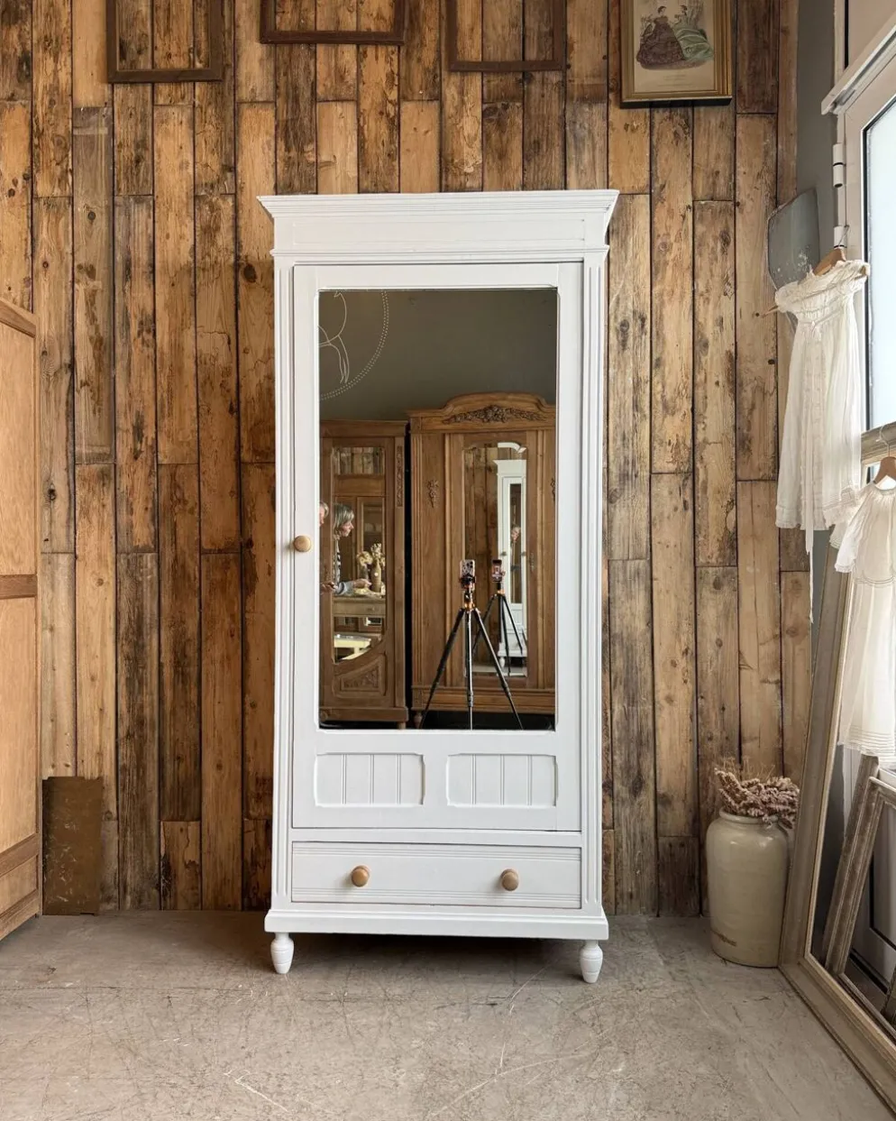 Armoire à glace ancienne blanche (rénovée)
