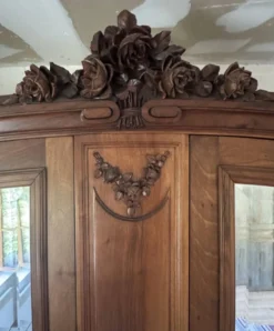 Armoire à glace ancienne de style Napoléon III