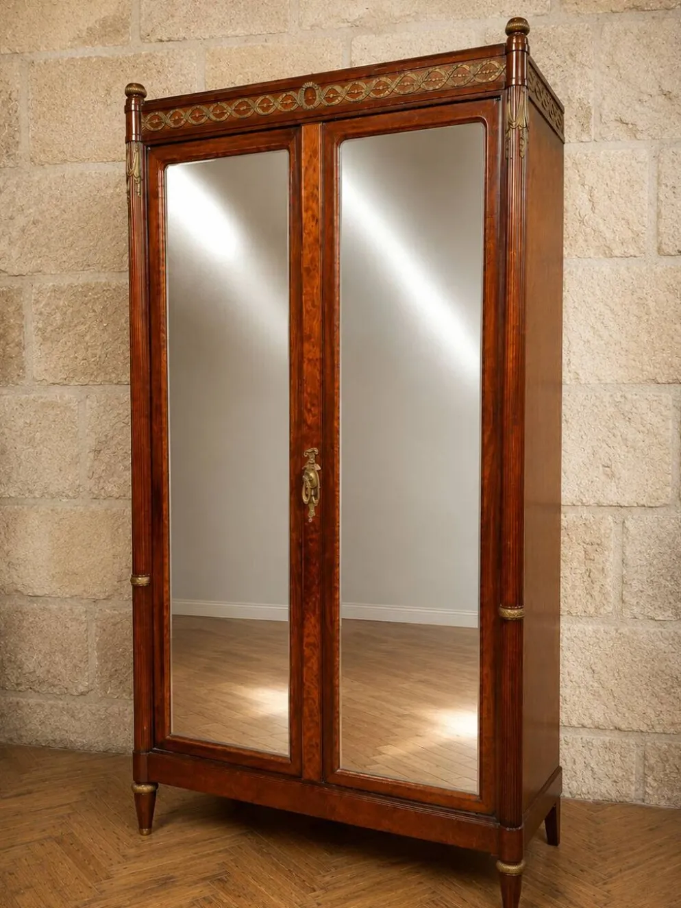 Armoire à glace de style Louis XVI – Acajou et bronzes dorés – XIXe siècle