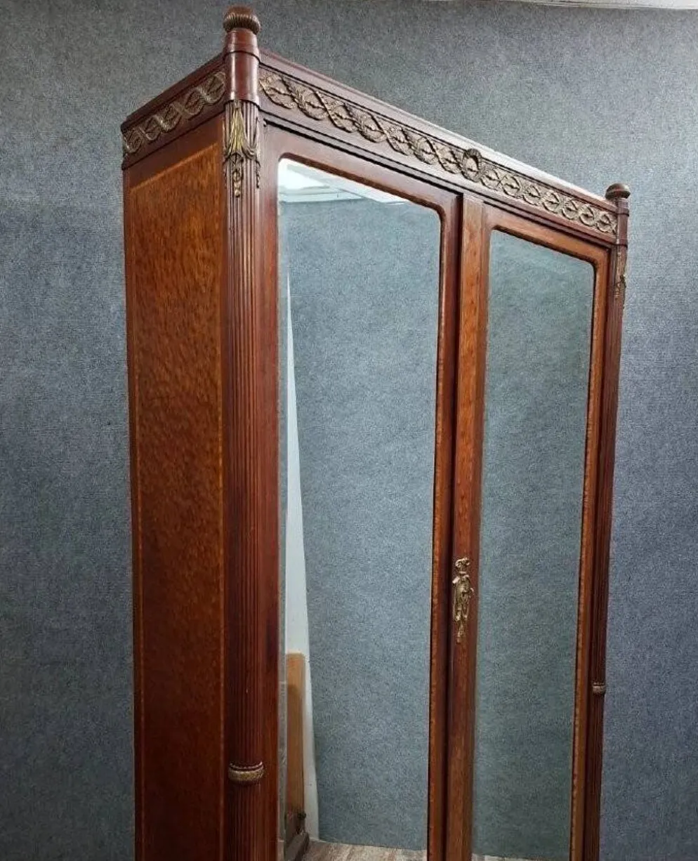 Armoire à glace de style Louis XVI – Acajou et bronzes dorés – XIXe siècle