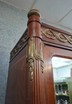 Armoire à glace de style Louis XVI – Acajou et bronzes dorés – XIXe siècle