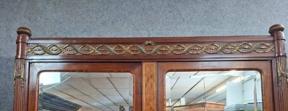 Armoire à glace de style Louis XVI – Acajou et bronzes dorés – XIXe siècle