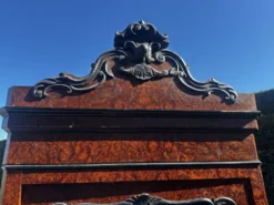 Armoire à glace Napoléon III en placage de loupe