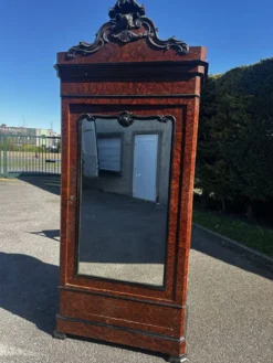 Armoire à glace Napoléon III en placage de loupe