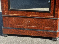 Armoire à glace Napoléon III en placage de loupe
