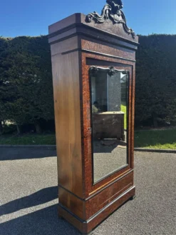 Armoire à glace Napoléon III en placage de loupe