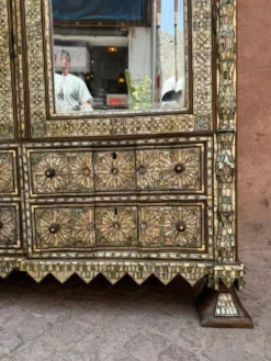 Armoire Levantine en Nacre — Signée Ahmed Jamil Sarsar, Datée 1890