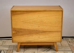 Armoire à literie vintage Jitona Tchécoslovaquie