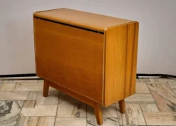 Armoire à literie vintage Jitona Tchécoslovaquie