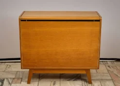 Armoire à literie vintage Jitona Tchécoslovaquie