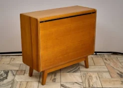 Armoire à literie vintage Jitona Tchécoslovaquie