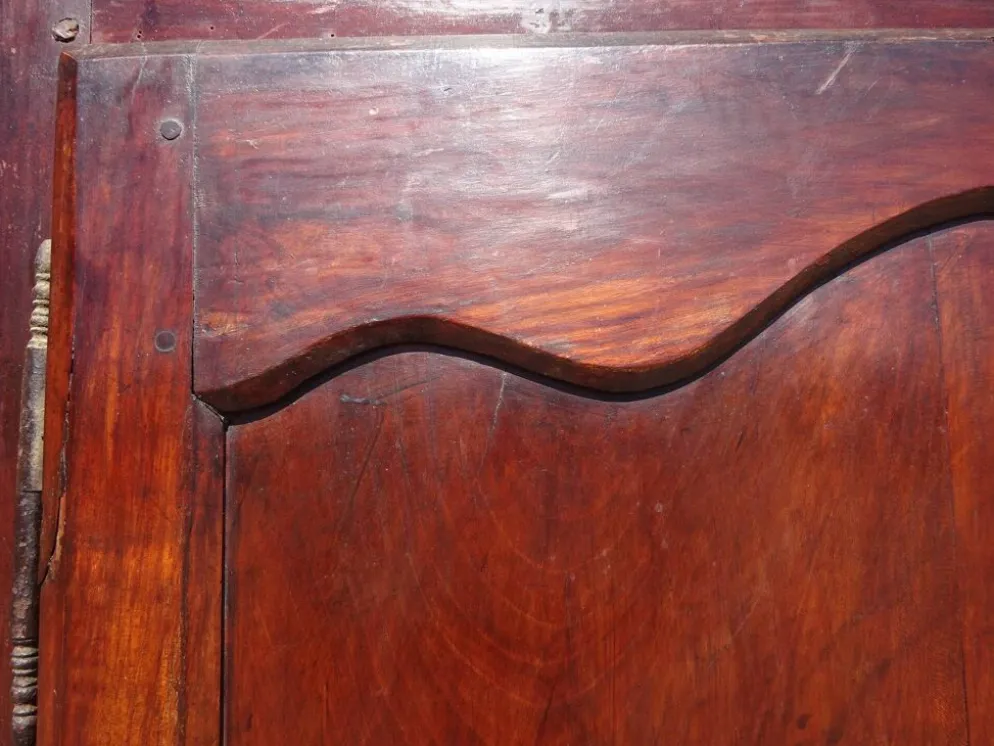 Armoire Louis Philippe en noyer massif
