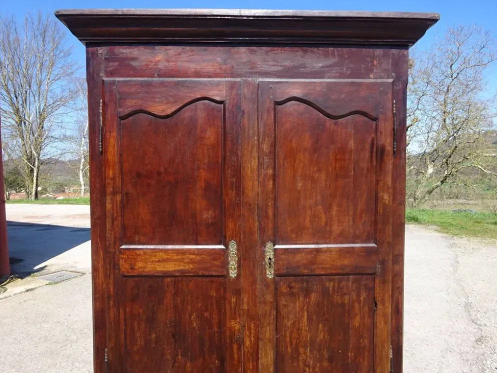 Armoire Louis Philippe en noyer massif