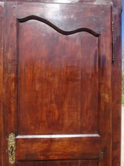 Armoire Louis Philippe en noyer massif