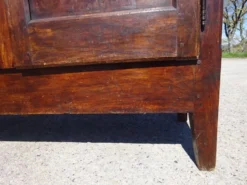 Armoire Louis Philippe en noyer massif