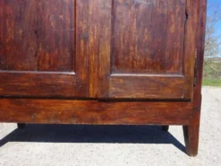 Armoire Louis Philippe en noyer massif