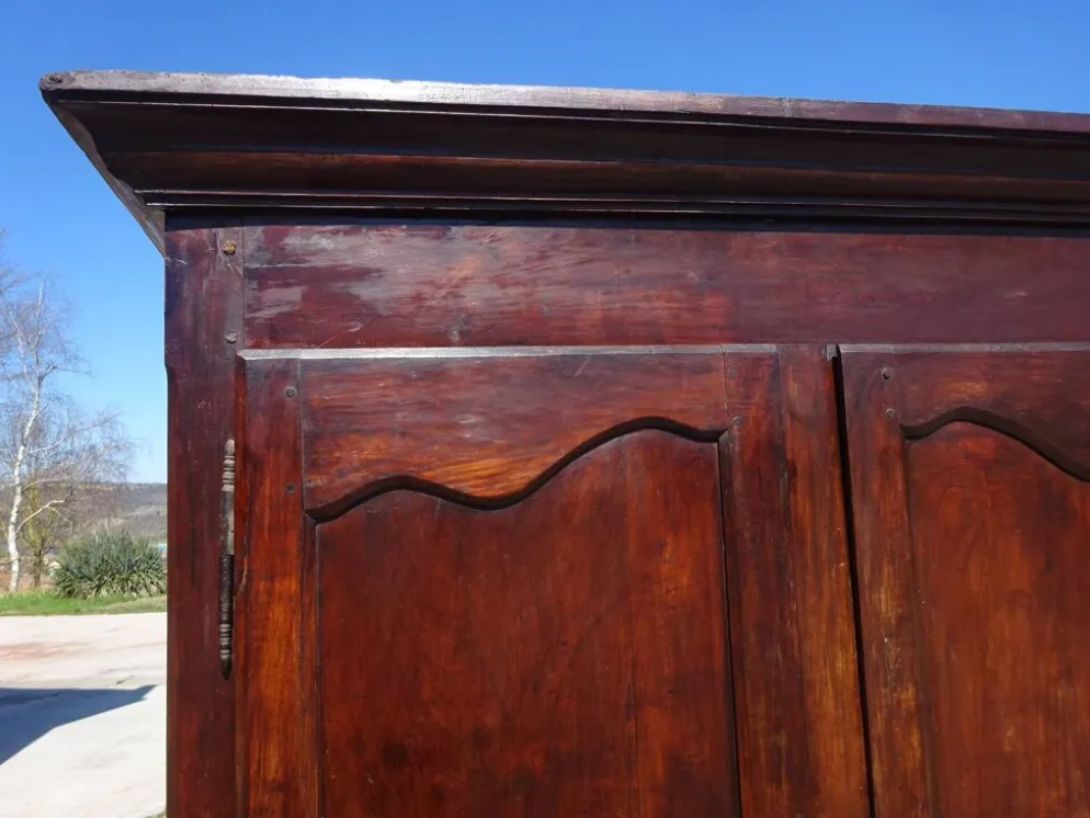 Armoire Louis Philippe en noyer massif