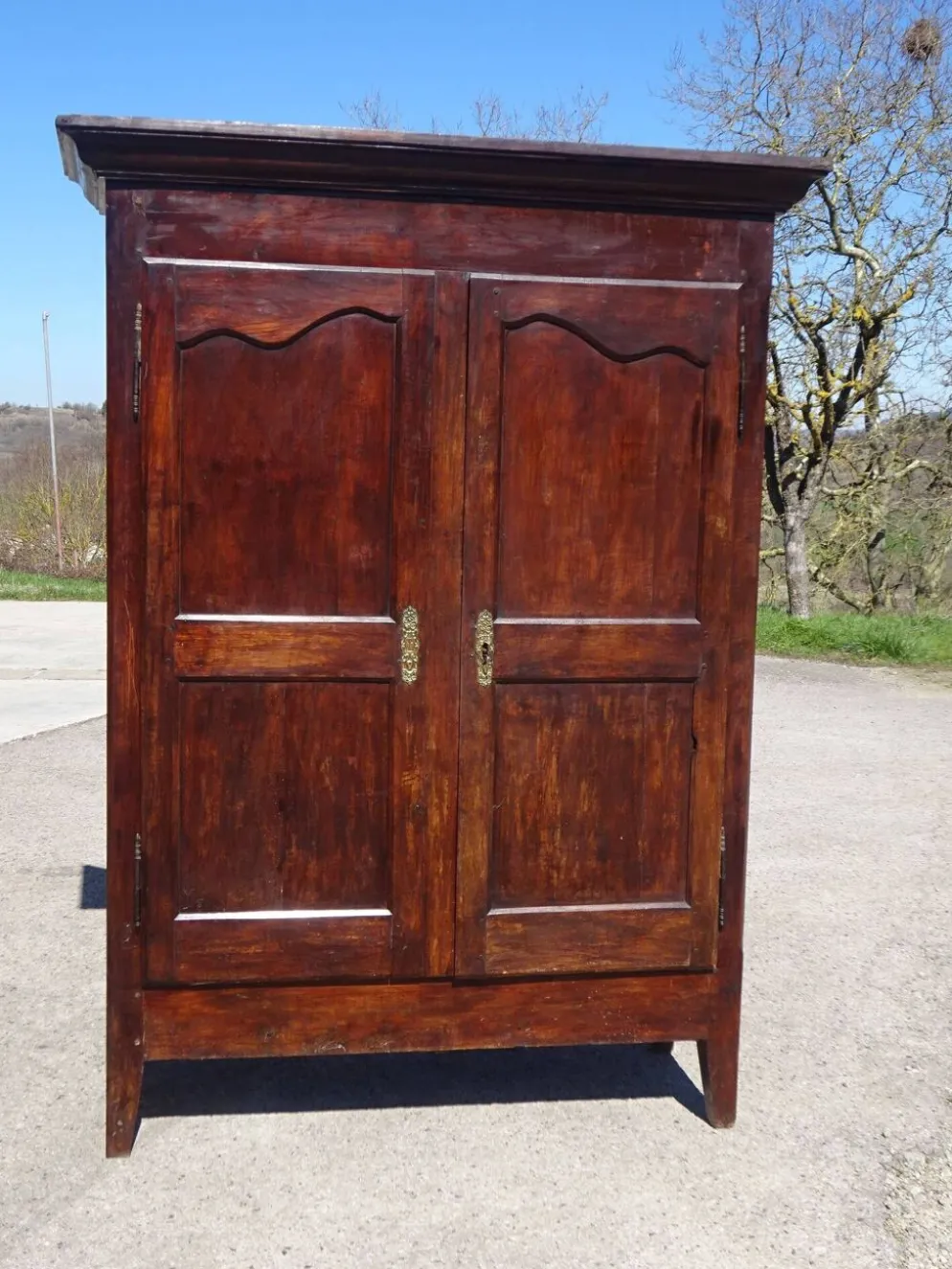 Armoire Louis Philippe en noyer massif