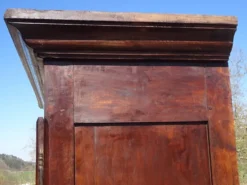 Armoire Louis Philippe en noyer massif