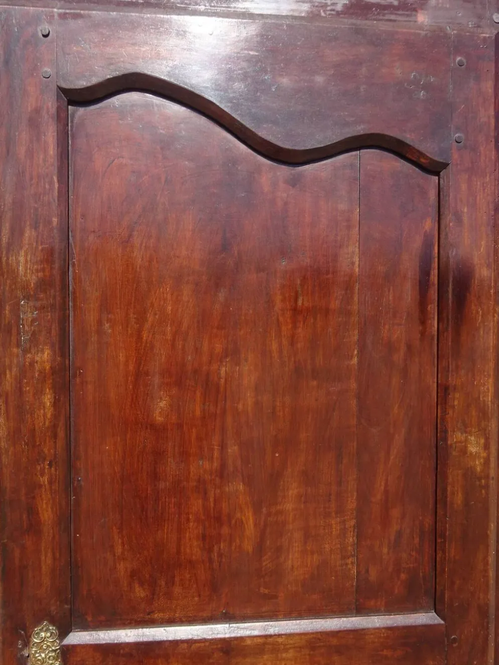 Armoire Louis Philippe en noyer massif