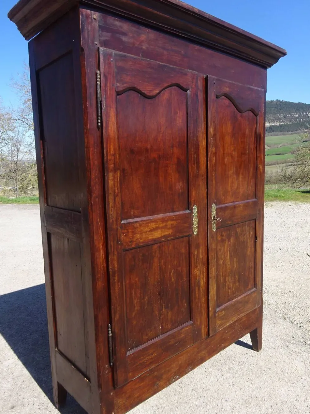 Armoire Louis Philippe en noyer massif