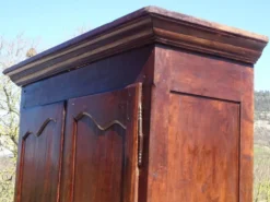 Armoire Louis Philippe en noyer massif