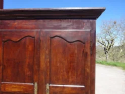 Armoire Louis Philippe en noyer massif